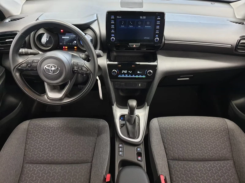 Toyota Yaris Cross COMFORT/116HP/CAM/NAVI/LED/L.ASSIST/CARPLAY/233g, снимка 9 - Автомобили и джипове - 51532323