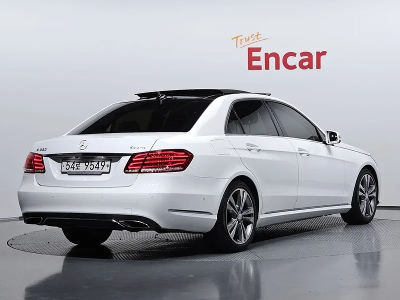 Mercedes-Benz E 300 4Matic Avantgarde - САМО 30% АВАНС, снимка 2 - Автомобили и джипове - 56002565