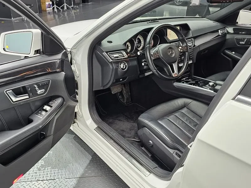 Mercedes-Benz E 300 4Matic Avantgarde - САМО 30% АВАНС, снимка 9 - Автомобили и джипове - 56002565