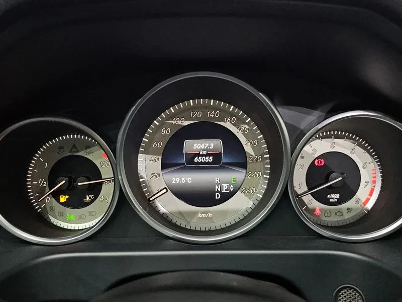 Mercedes-Benz E 300 4Matic Avantgarde - САМО 30% АВАНС, снимка 7 - Автомобили и джипове - 56002565