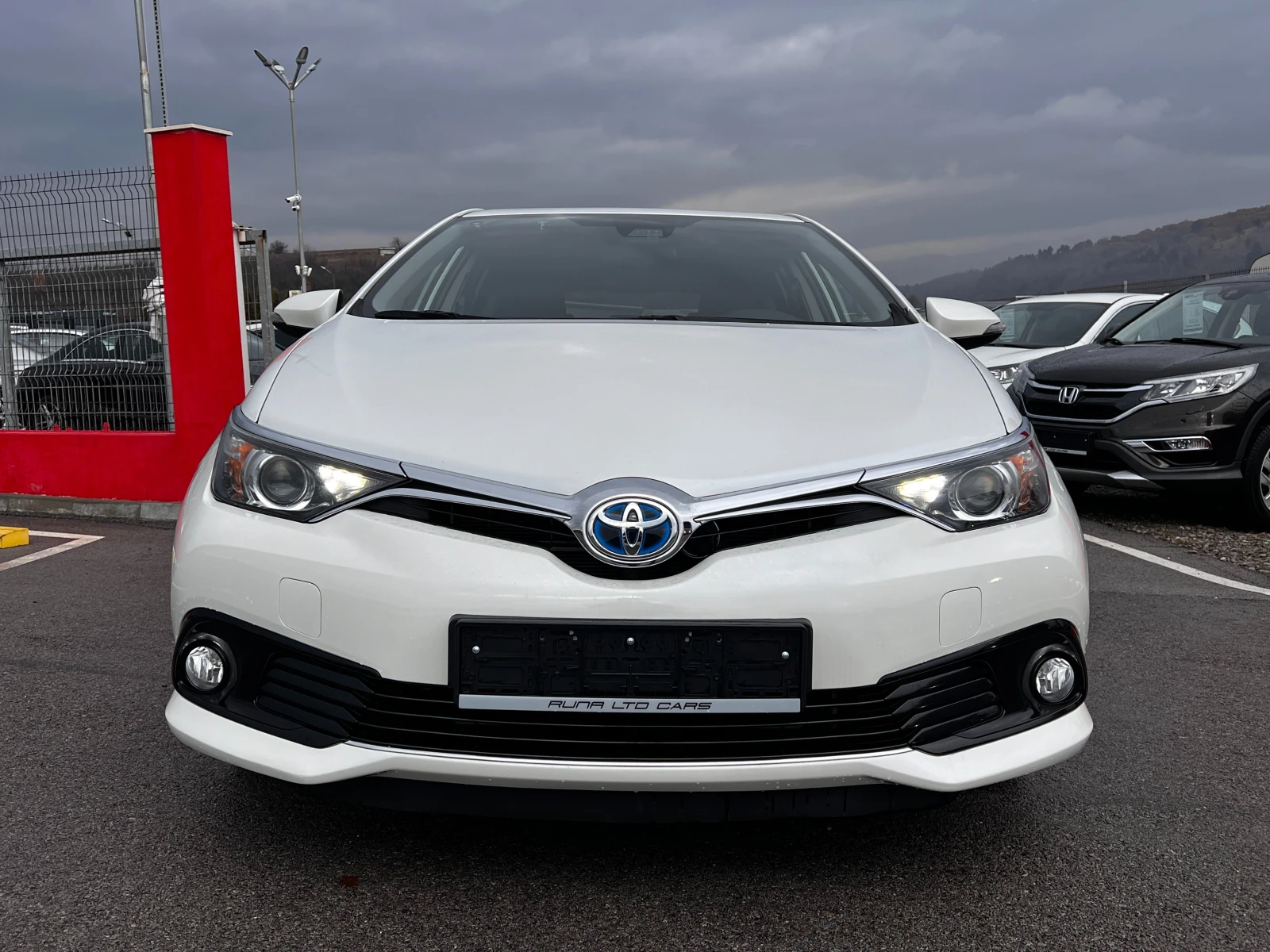 Toyota Auris HYBRID 167000км  - изображение 2