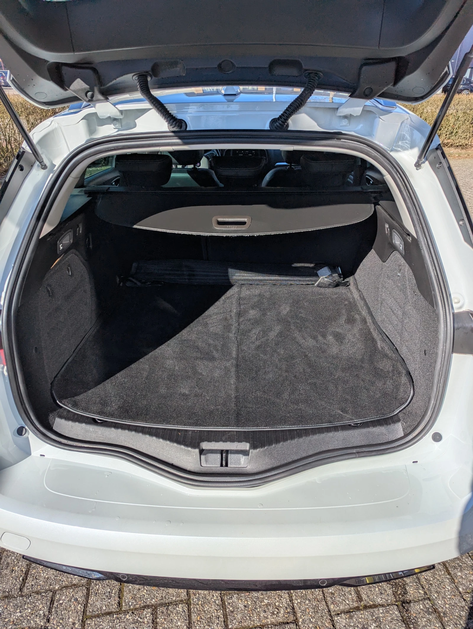 Renault Megane E-TECH - изображение 10