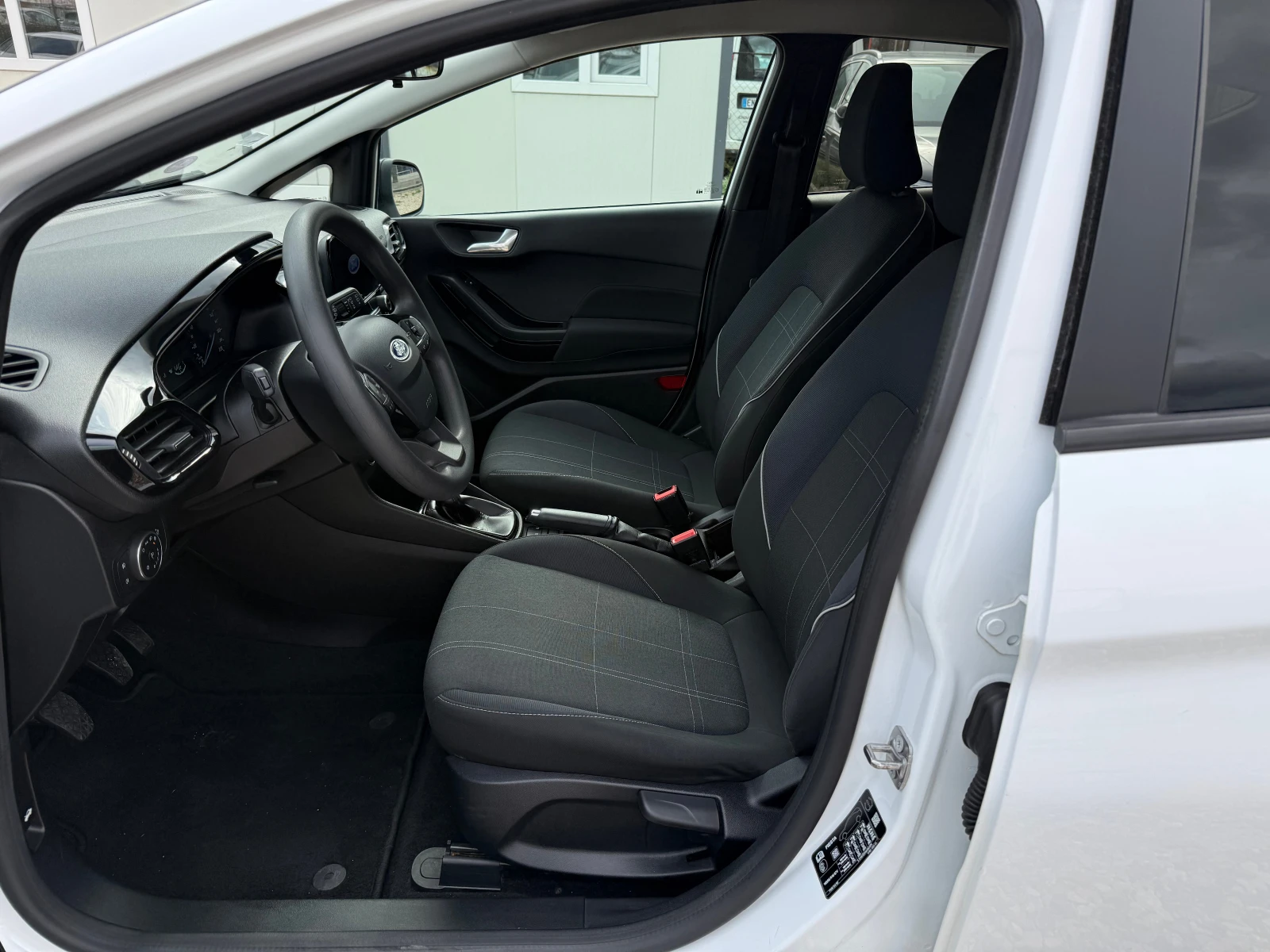 Ford Fiesta 1.0i/Black&White Edition/Nav/Euro6 - изображение 7