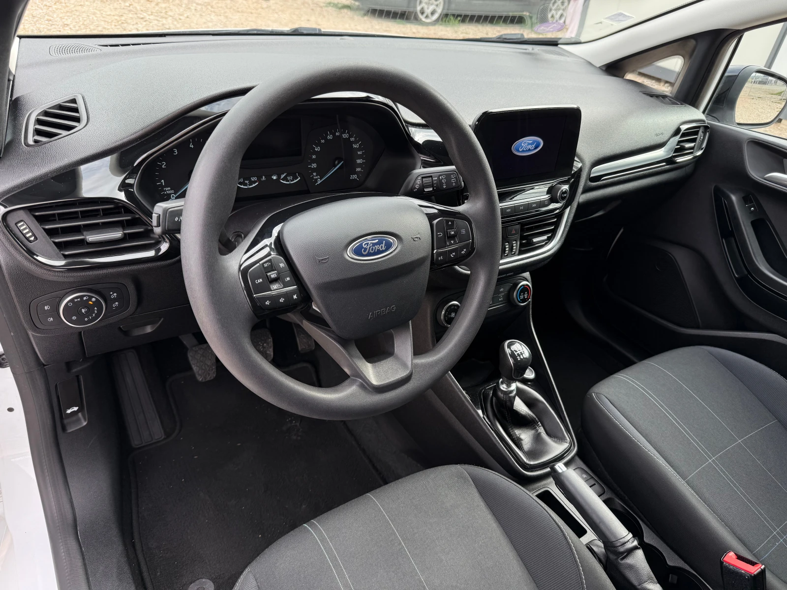 Ford Fiesta 1.0i/Black&White Edition/Nav/Euro6 - изображение 8