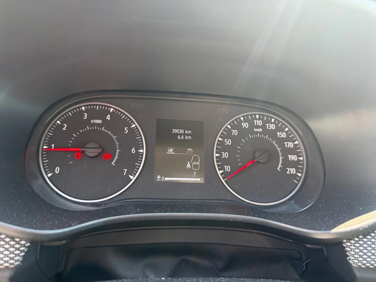 Dacia Logan 1.0 TCE LPG гаранция до 2029 - обслужен - изображение 9