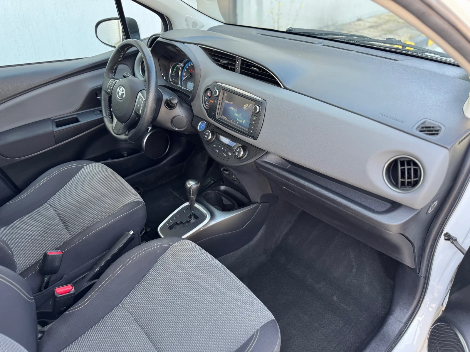 Toyota Yaris HYBRID* AUTOMATIC* EURO 6 * 129 000 * COC * KTEO - изображение 8