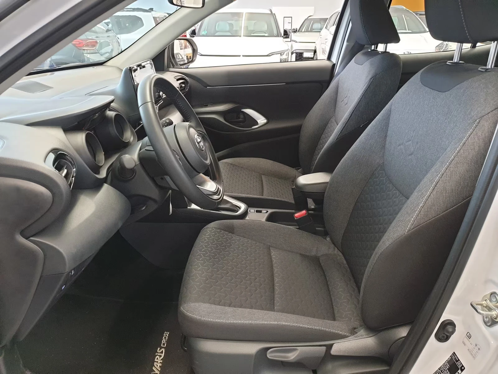 Toyota Yaris Cross COMFORT/116HP/CAM/NAVI/LED/L.ASSIST/CARPLAY/233g - изображение 8
