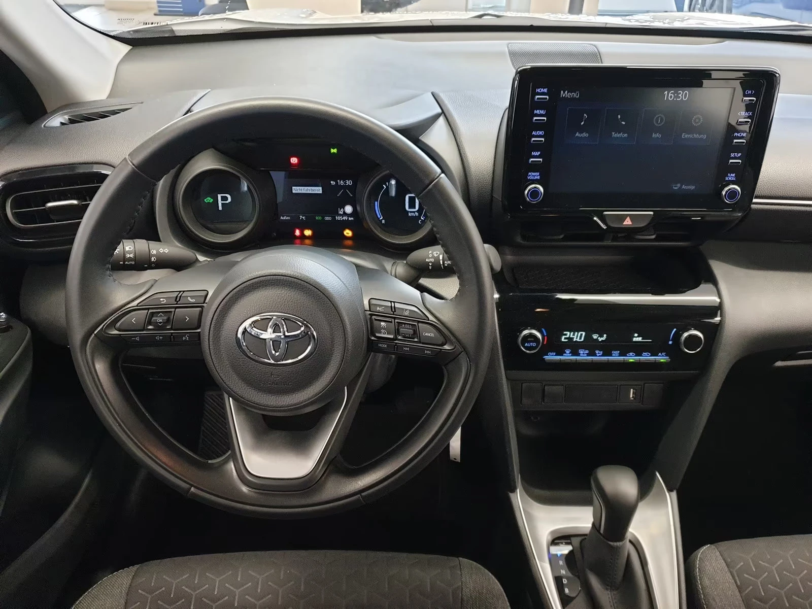 Toyota Yaris Cross COMFORT/116HP/CAM/NAVI/LED/L.ASSIST/CARPLAY/233g - изображение 10