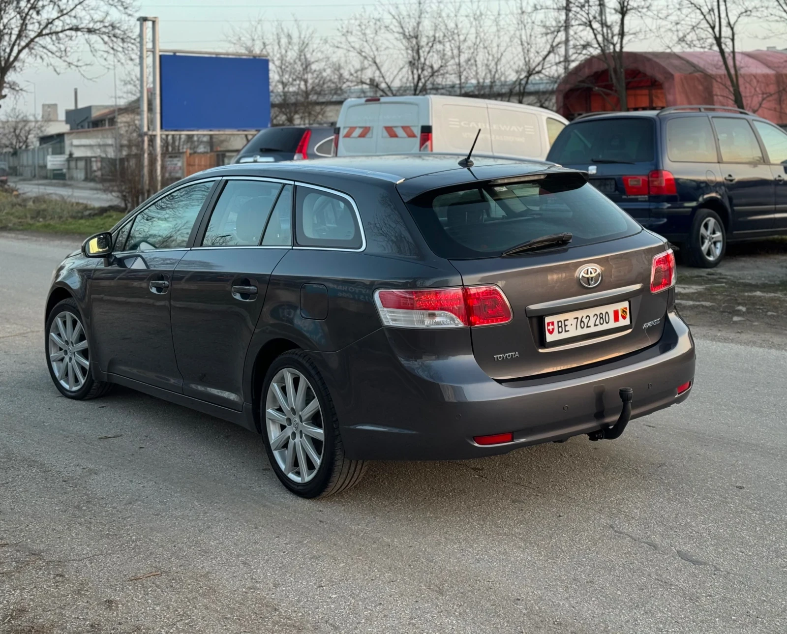Toyota Avensis 2.0!АВТОМАТ!CH!КАТО НОВА!, снимка 4 - Автомобили и джипове - 52635428