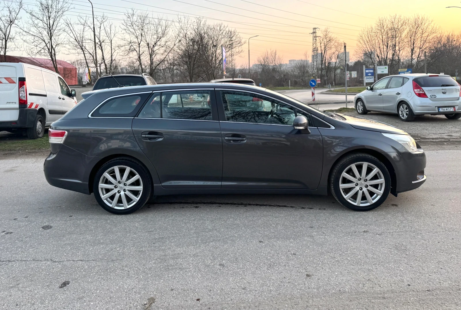 Toyota Avensis 2.0!АВТОМАТ!CH!КАТО НОВА!, снимка 10 - Автомобили и джипове - 52635428