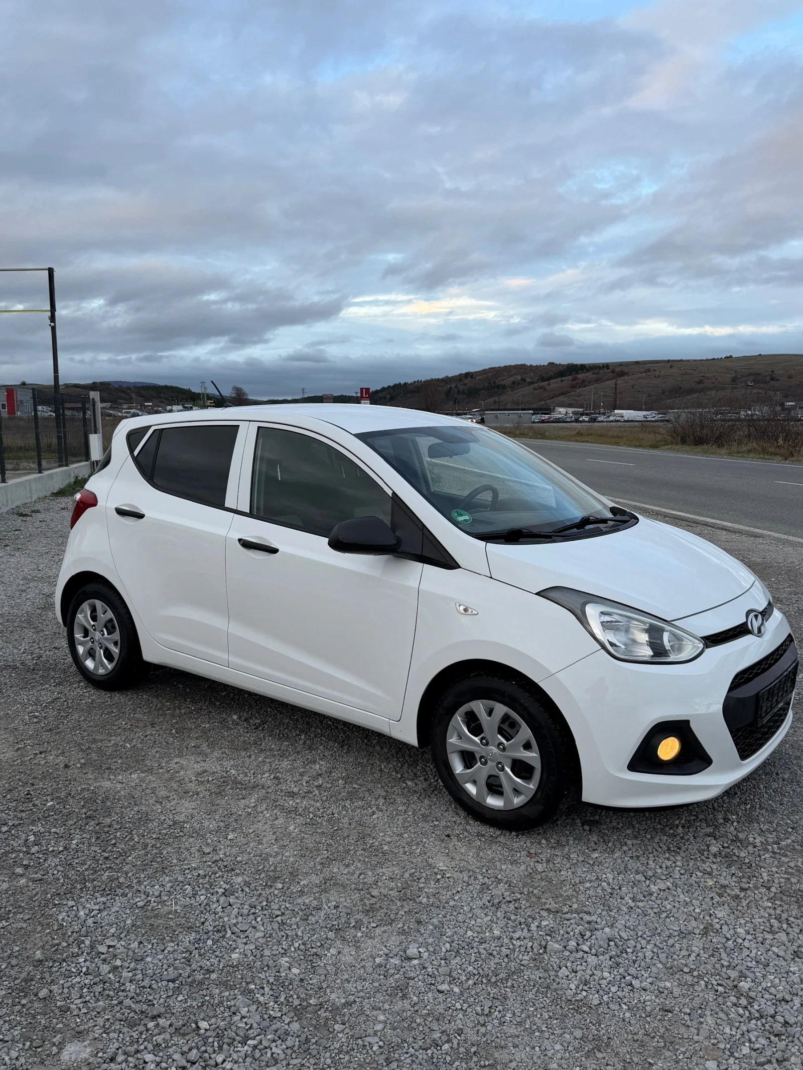 Hyundai I10 1.0i * 106k km* EURO 6 TUV  - изображение 4