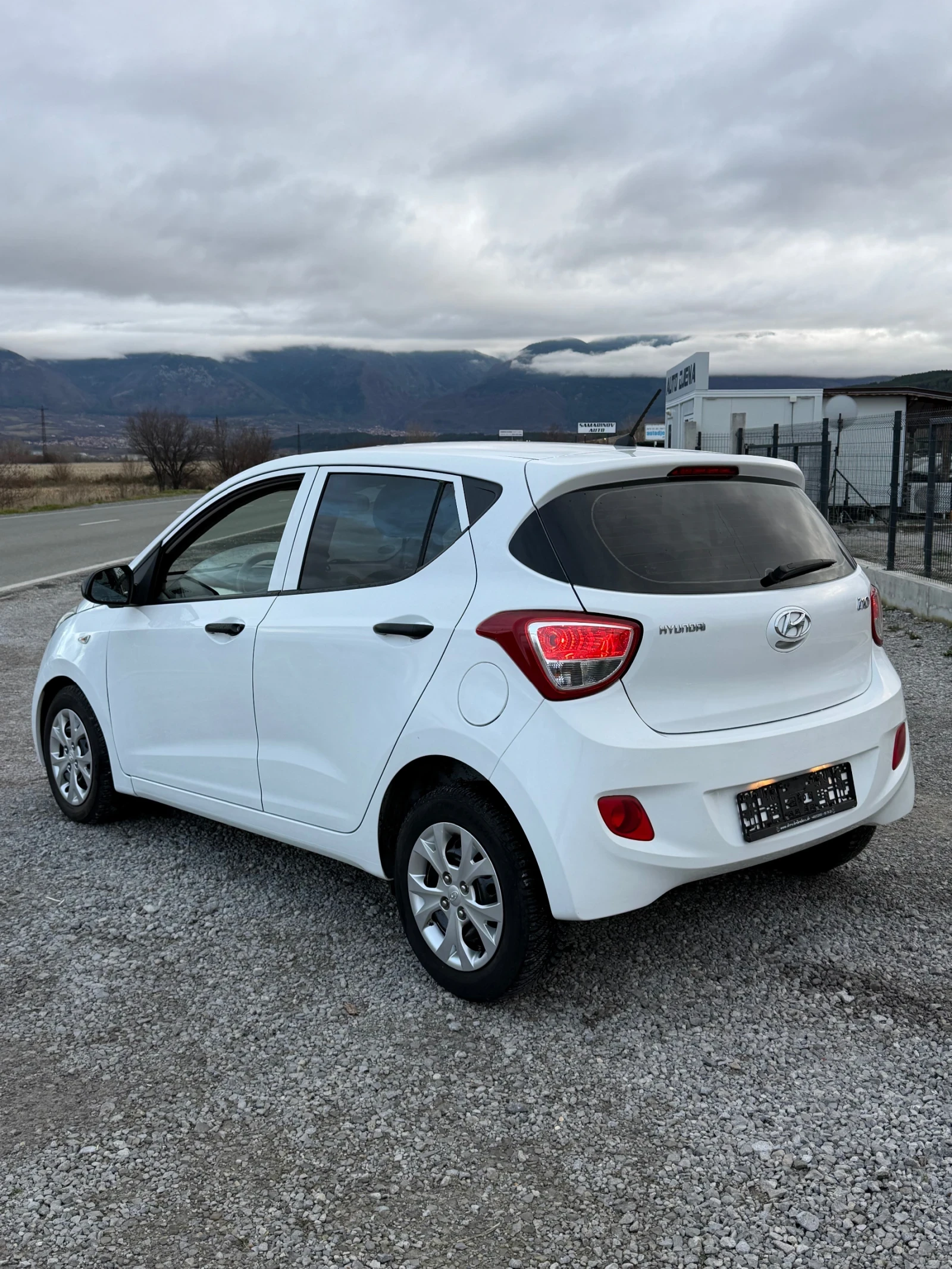 Hyundai I10 1.0i * 106k km* EURO 6 TUV  - изображение 8