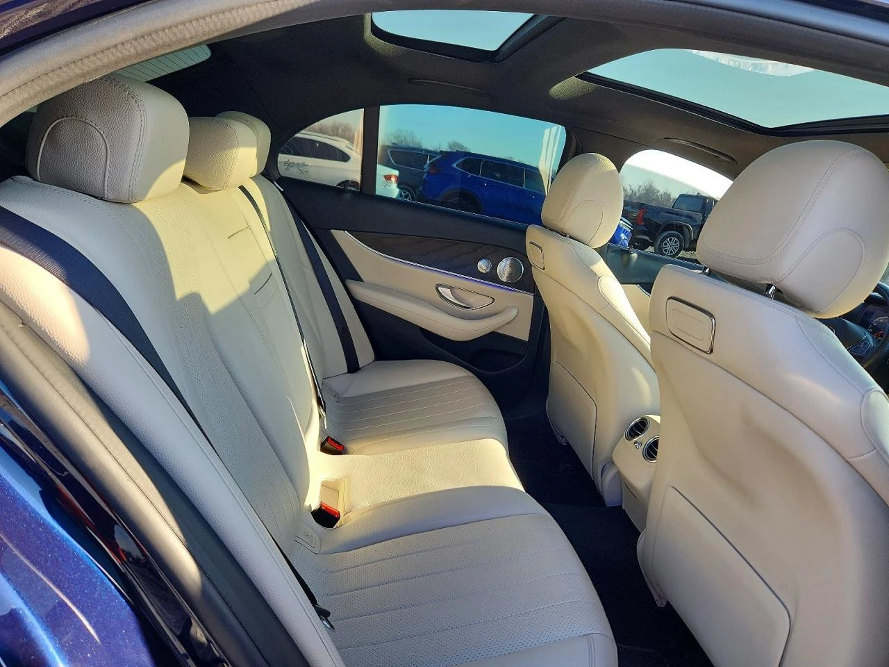 Mercedes-Benz E 300 E300| Digital Cockpit| 4Matic| Burmeister| 240ЕВРО, снимка 10 - Автомобили и джипове - 54424317