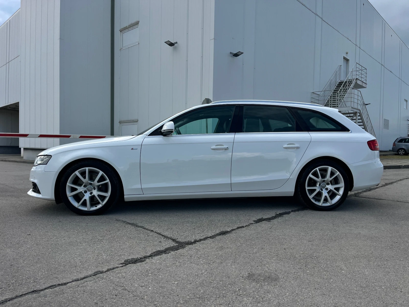 Audi A4 3, 0TDI-АВТОМАТИК/ПАНОРАМА/КАМЕРА/ПАМЕТ/FULL!!!, снимка 4 - Автомобили и джипове - 54575618