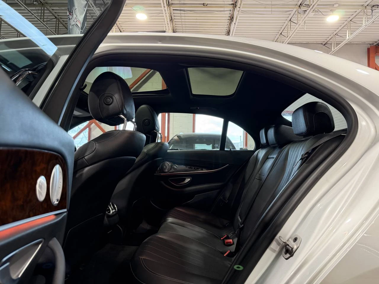 Mercedes-Benz E 300 4MATIC* AMG-LINE* DISTRONIC* 360CAM* BURMESTER*  | Mobile.bg � ����������� 14