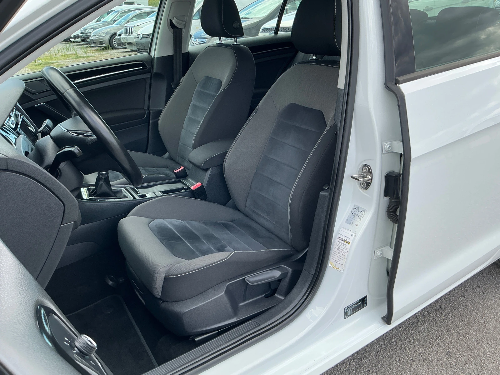VW Golf 2.0 TDI, снимка 13 - Автомобили и джипове - 55415303