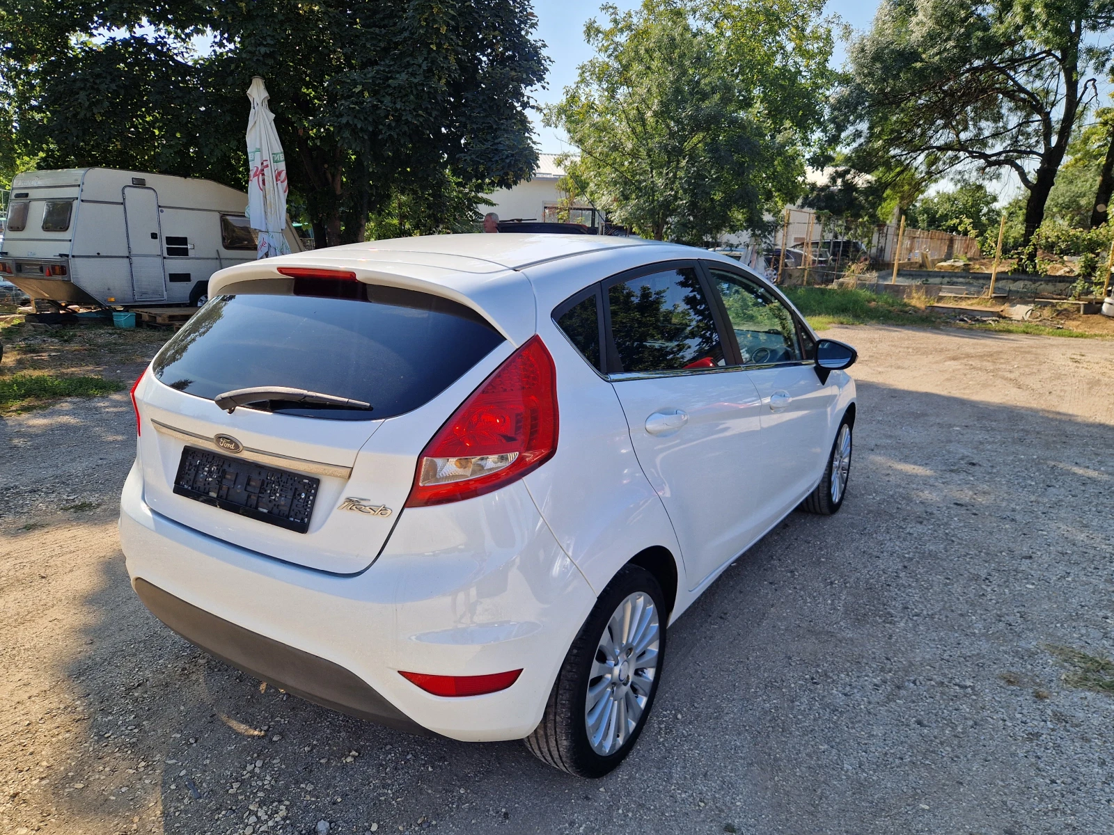 Ford Fiesta 1, 4 ГАЗОВ ИНЖЕКЦИОН, снимка 5 - Автомобили и джипове - 55630372
