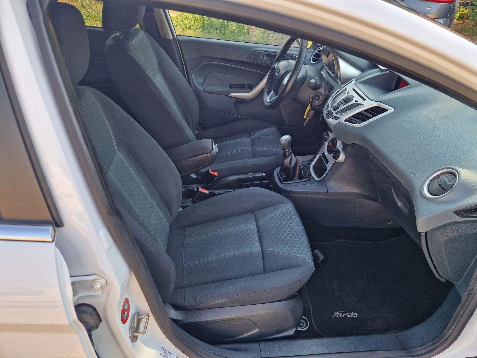 Ford Fiesta 1, 4 ГАЗОВ ИНЖЕКЦИОН, снимка 8 - Автомобили и джипове - 55630372