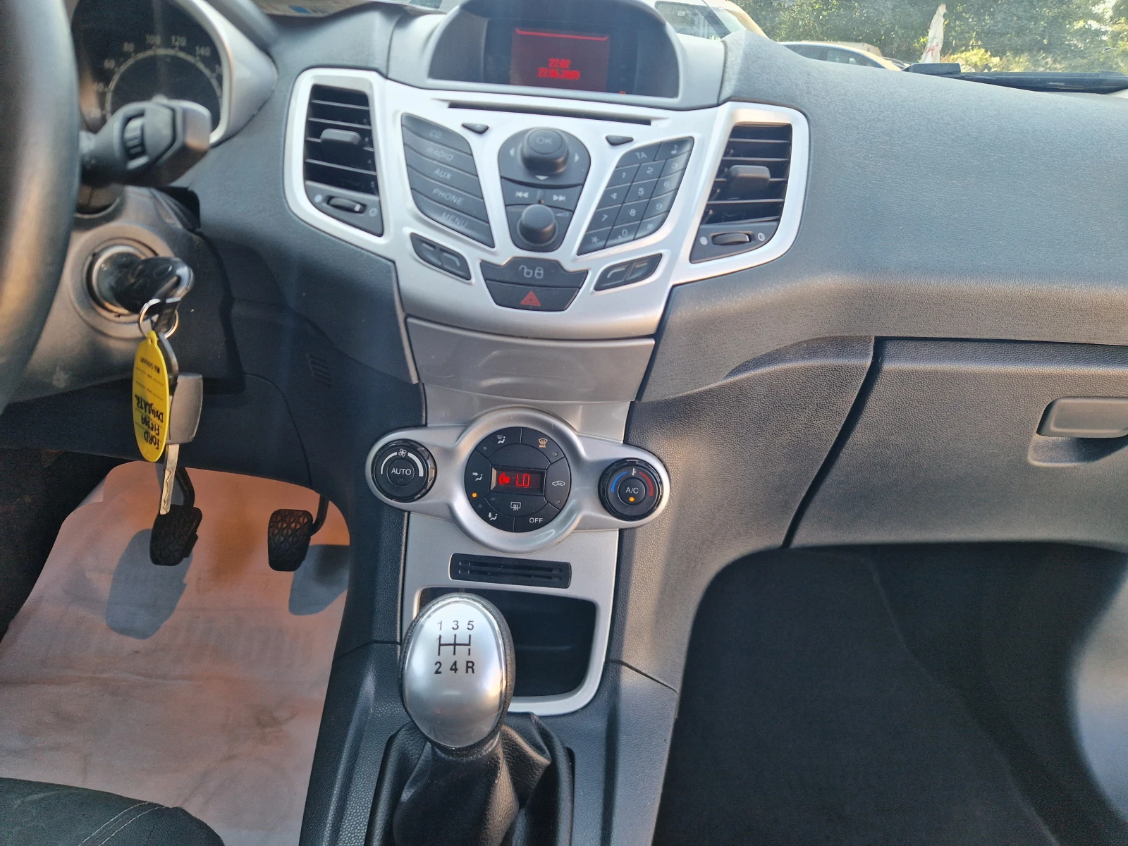 Ford Fiesta 1, 4 ГАЗОВ ИНЖЕКЦИОН, снимка 11 - Автомобили и джипове - 55630372