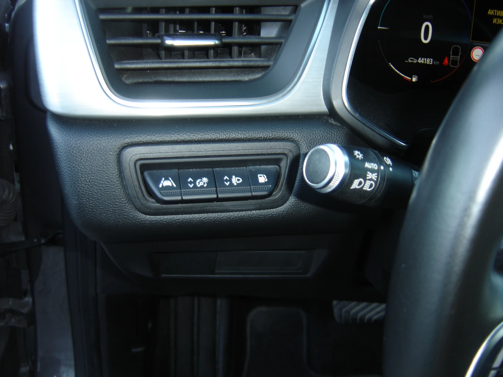 Renault Captur plug in hibrid, снимка 8 - Автомобили и джипове - 56551241