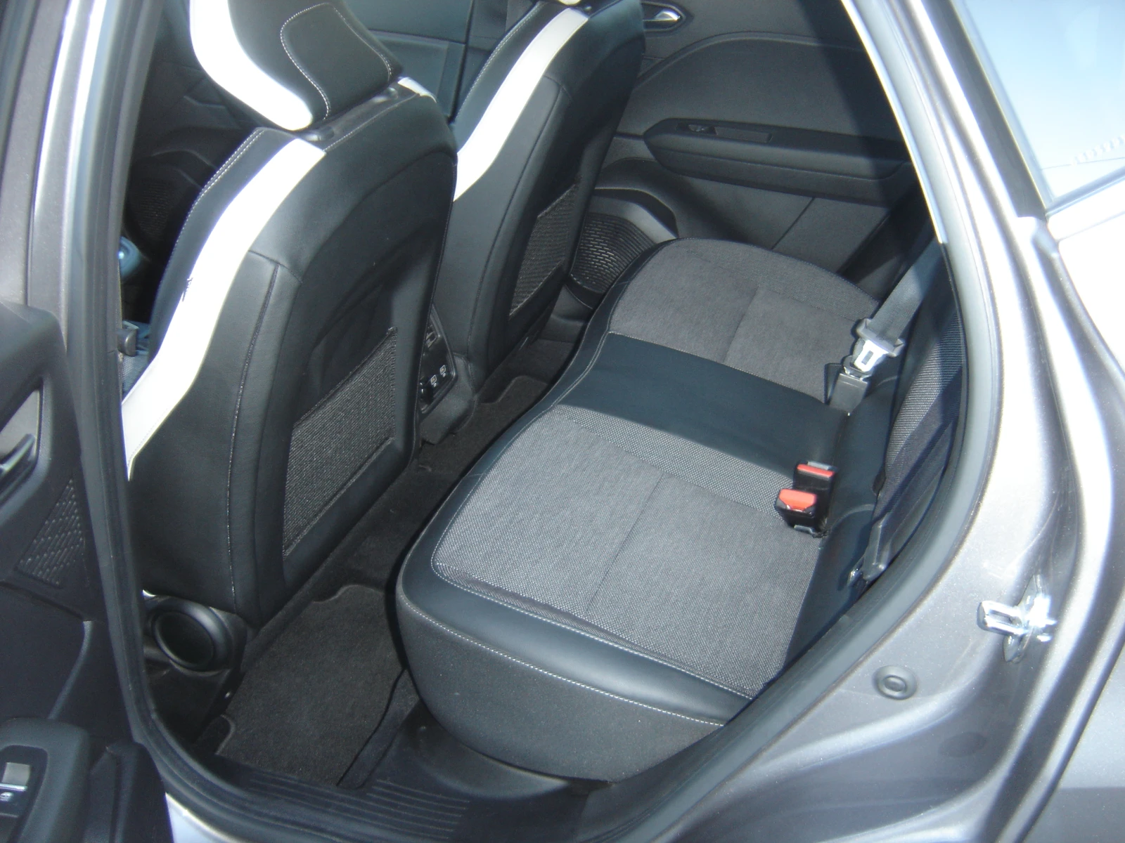 Renault Captur plug in hibrid, снимка 12 - Автомобили и джипове - 56551241