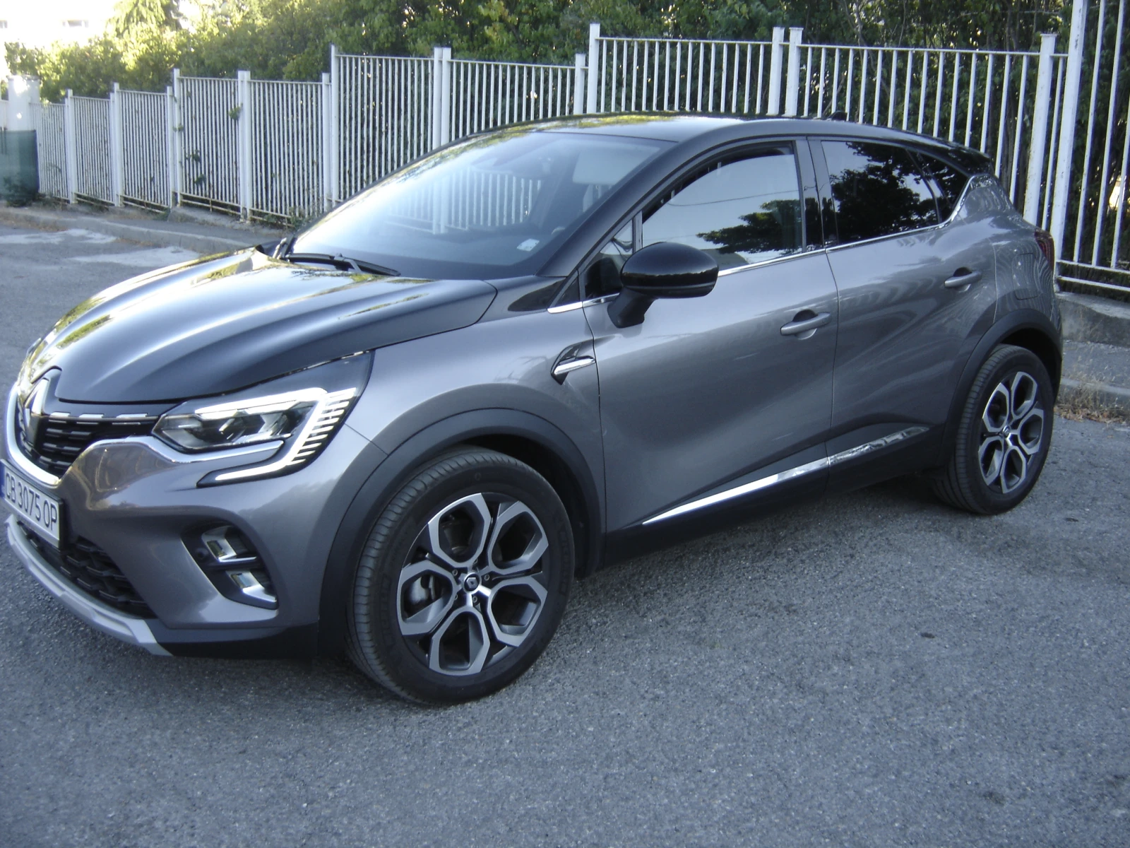 Renault Captur plug in hibrid, снимка 3 - Автомобили и джипове - 56551241