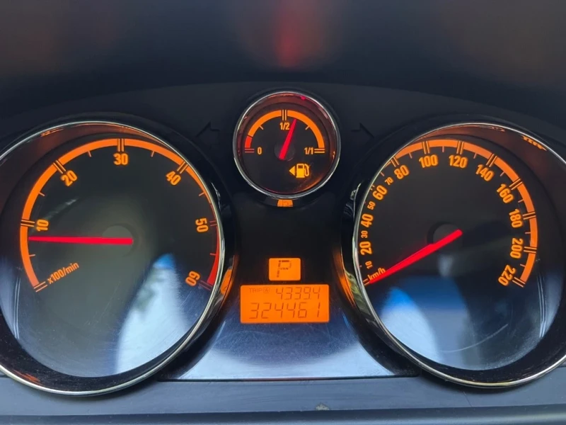 Opel Antara 2.0 CDTI, снимка 13 - Автомобили и джипове - 52440191