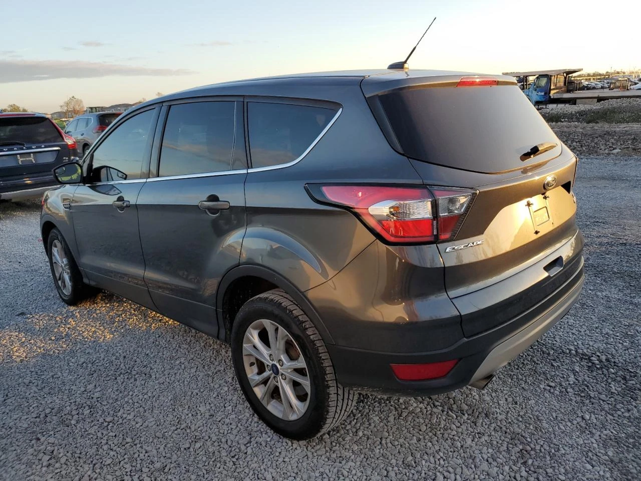 Ford Escape 1.5L 4 Front-wheel Drive - изображение 2