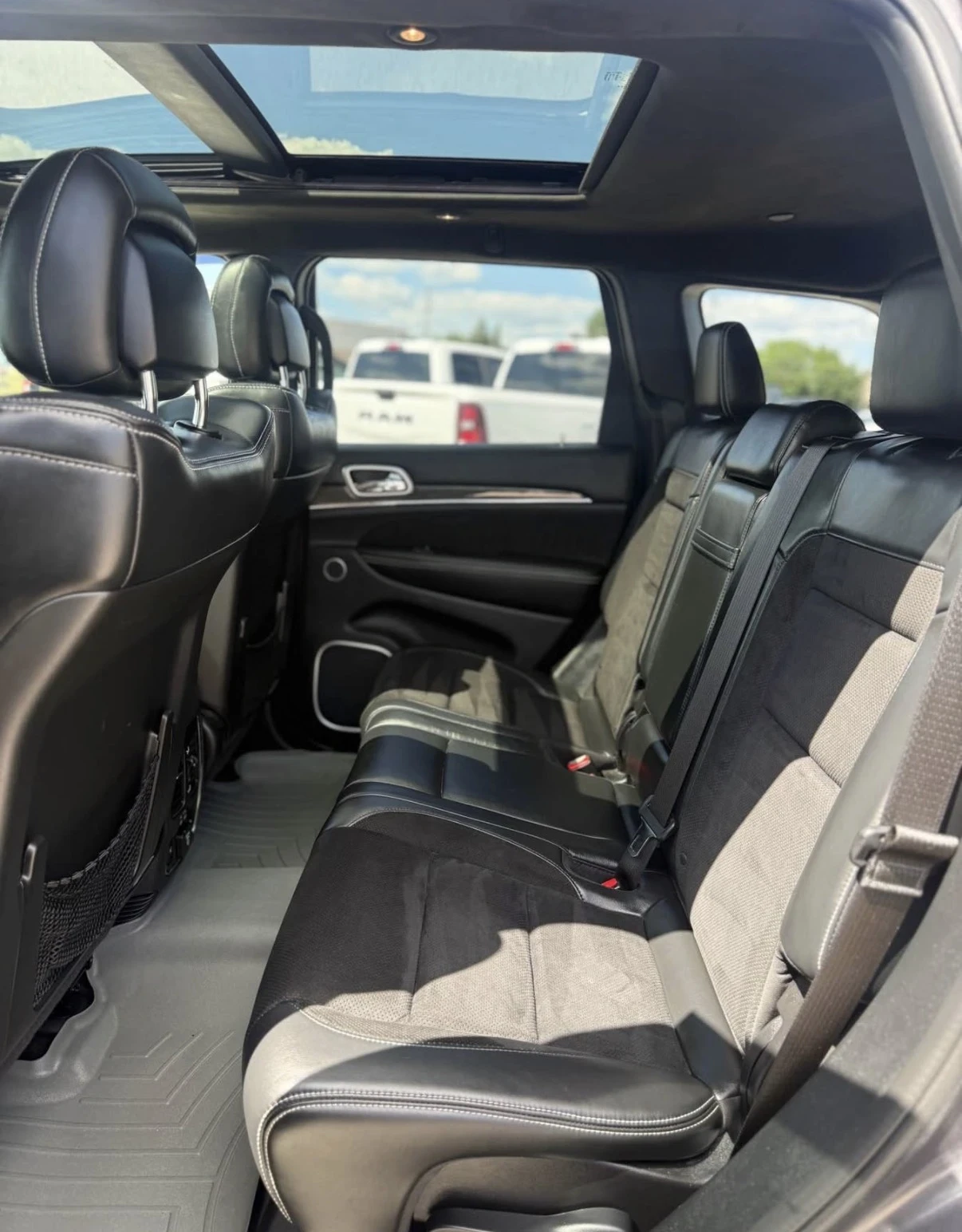 Jeep Grand cherokee SRT 6.4 * AWD * ПАНОРАМА * 8ZF * CARFAX * , снимка 13 - Автомобили и джипове - 55481047