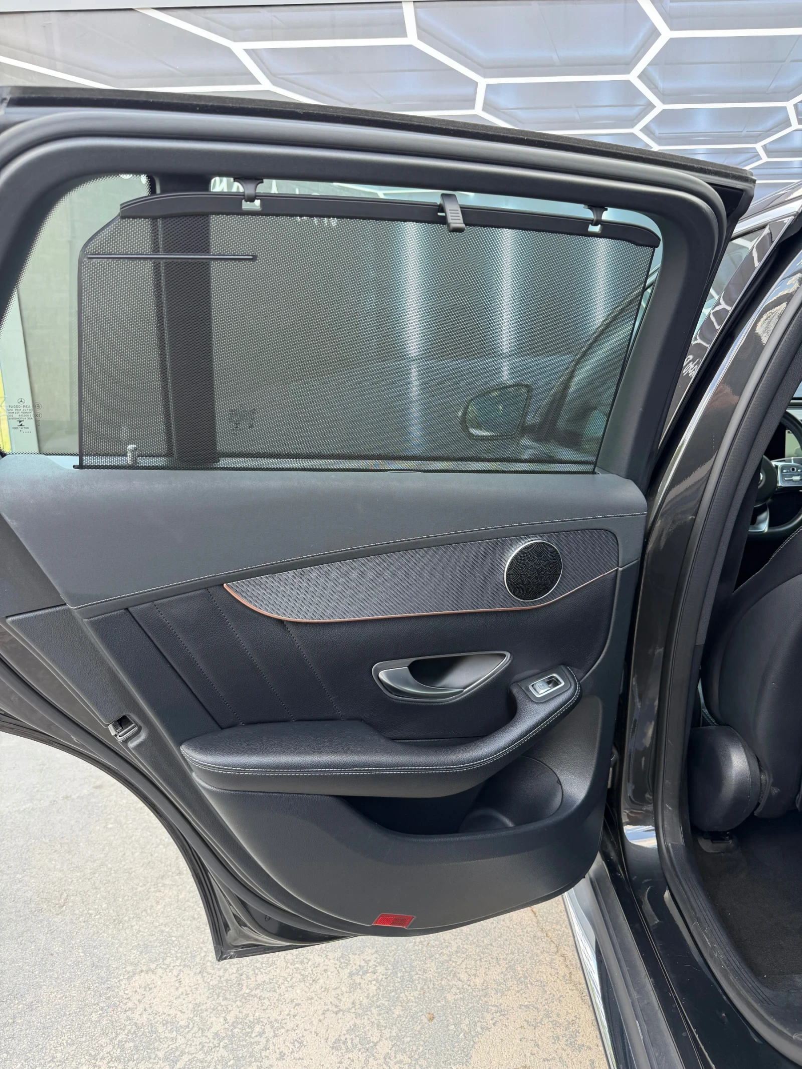 Mercedes-Benz EQC 400/4Matic/AMG/Hud/360Kam, снимка 17 - Автомобили и джипове - 55731929
