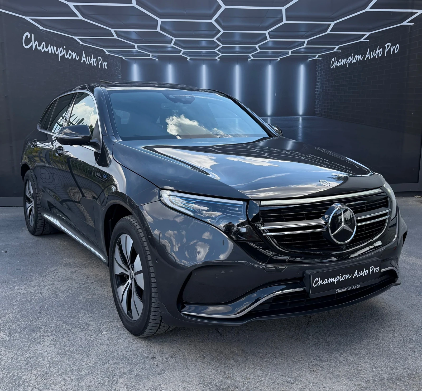 Mercedes-Benz EQC 400/4Matic/AMG/Hud/360Kam, снимка 3 - Автомобили и джипове - 55731929