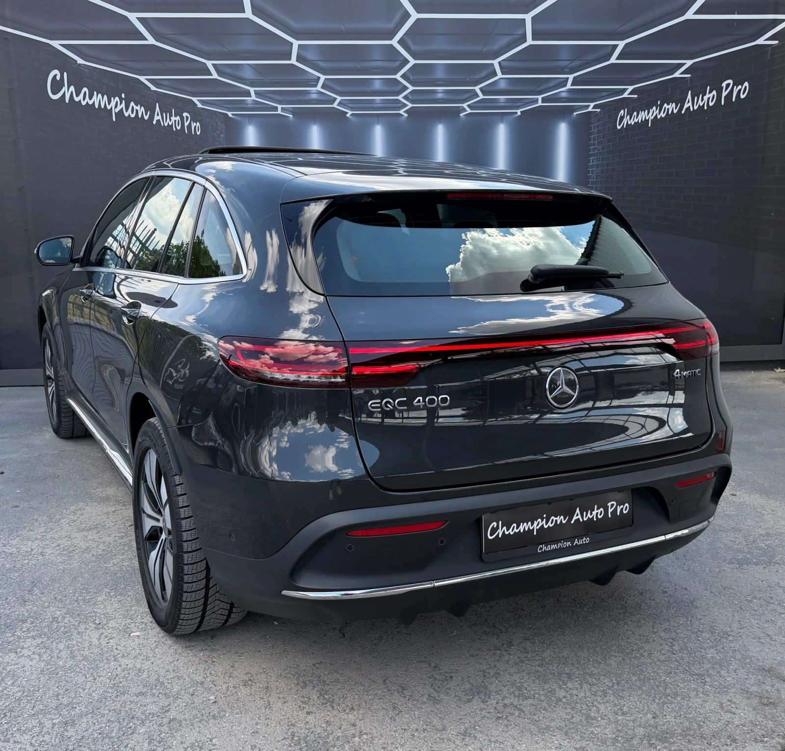 Mercedes-Benz EQC 400/4Matic/AMG/Hud/360Kam, снимка 4 - Автомобили и джипове - 55731929