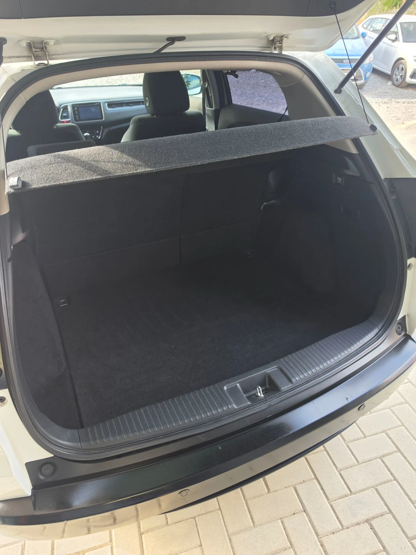 Honda Hr-v 1.5 Vtec , снимка 9 - Автомобили и джипове - 56153241