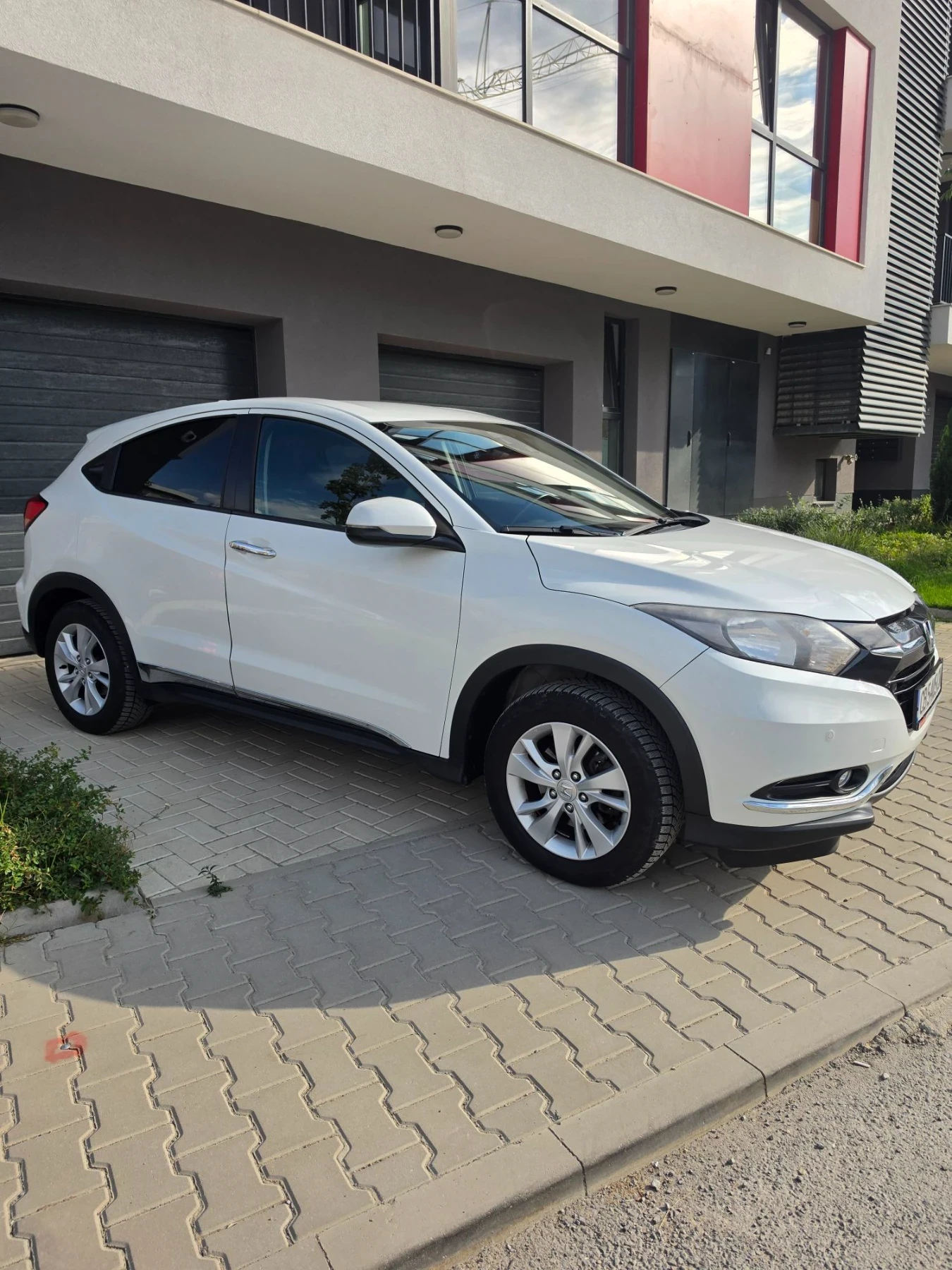 Honda Hr-v 1.5 Vtec , снимка 3 - Автомобили и джипове - 56153241