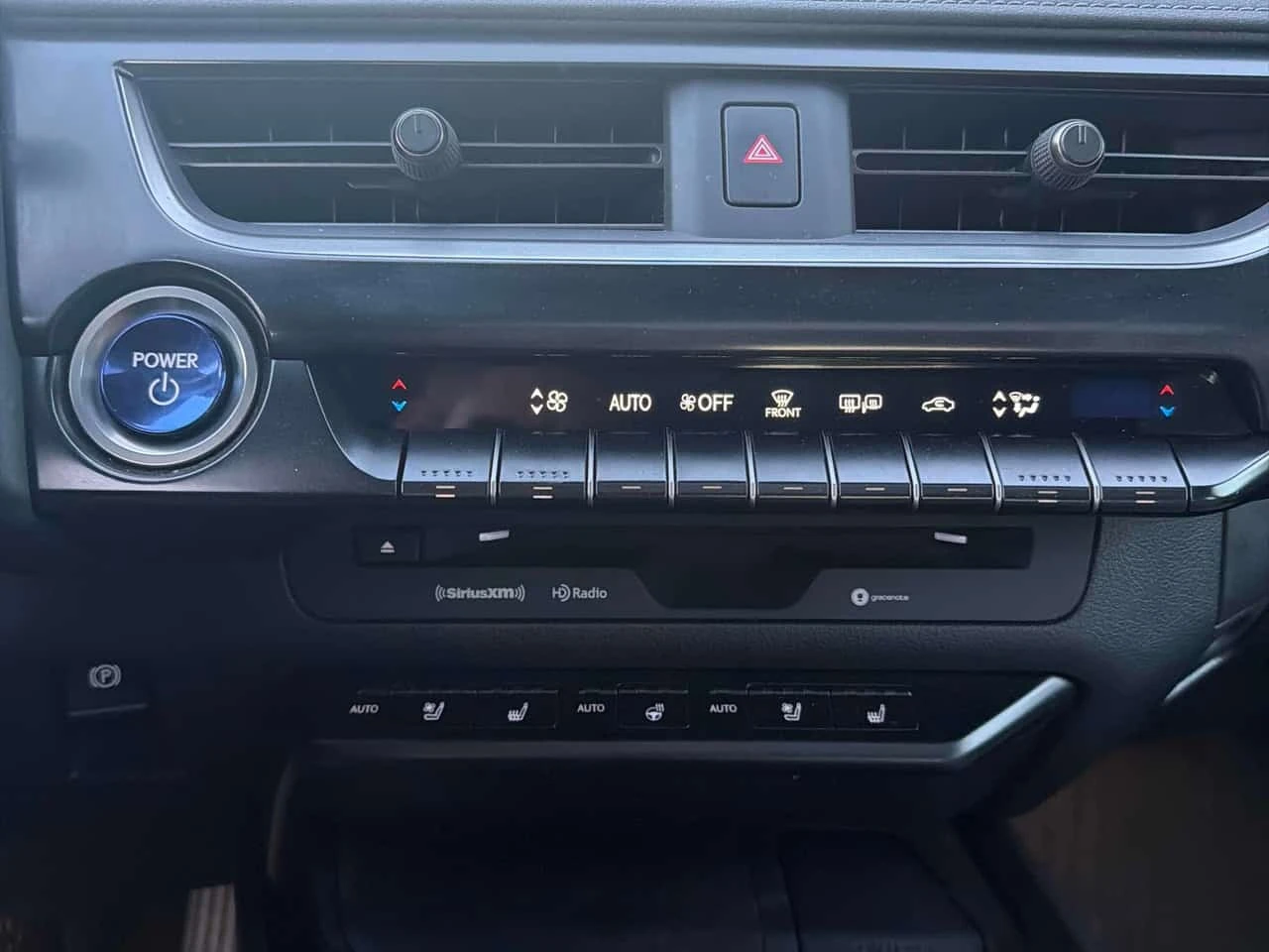 Lexus UX * 250h CVT * CARFAX * ����� �� ����������� | Mobile.bg � ����������� 14