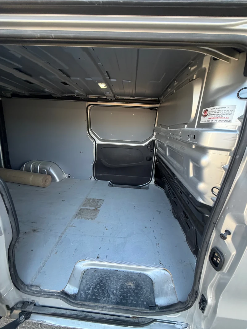 Renault Trafic L2H1, снимка 11 - Бусове и автобуси - 53260365