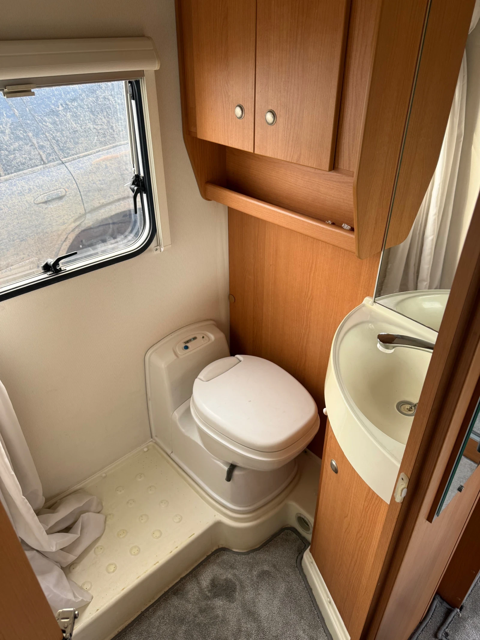 Кемпер Knaus Sport TI2, снимка 16 - Каравани и кемпери - 53903615