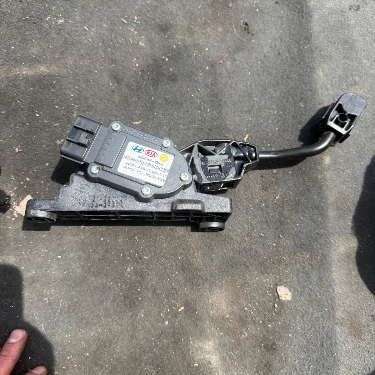 Педал на газта и дросел за Hyundai IX35 20 CRDI 32727-2S000-352