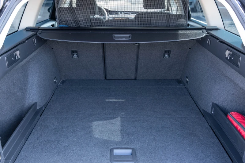 VW Passat 1.6 TDI R line, снимка 10 - Автомобили и джипове - 51505718