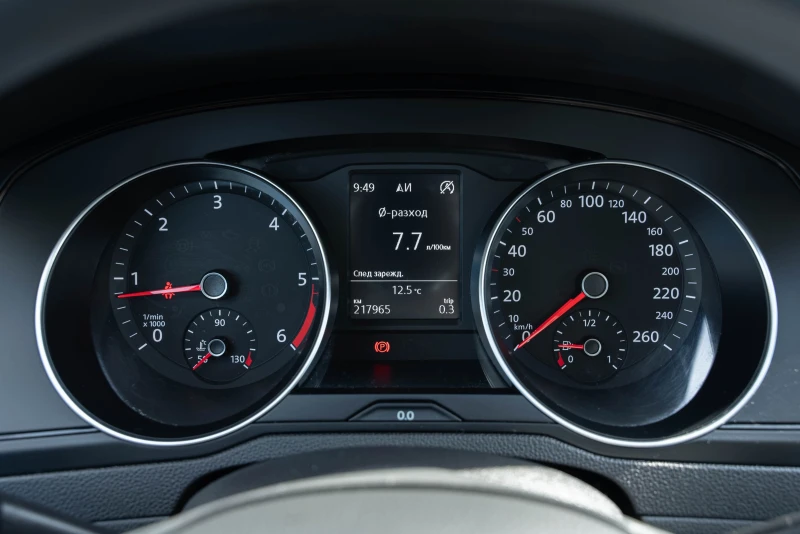 VW Passat 1.6 TDI R line, снимка 8 - Автомобили и джипове - 51505718