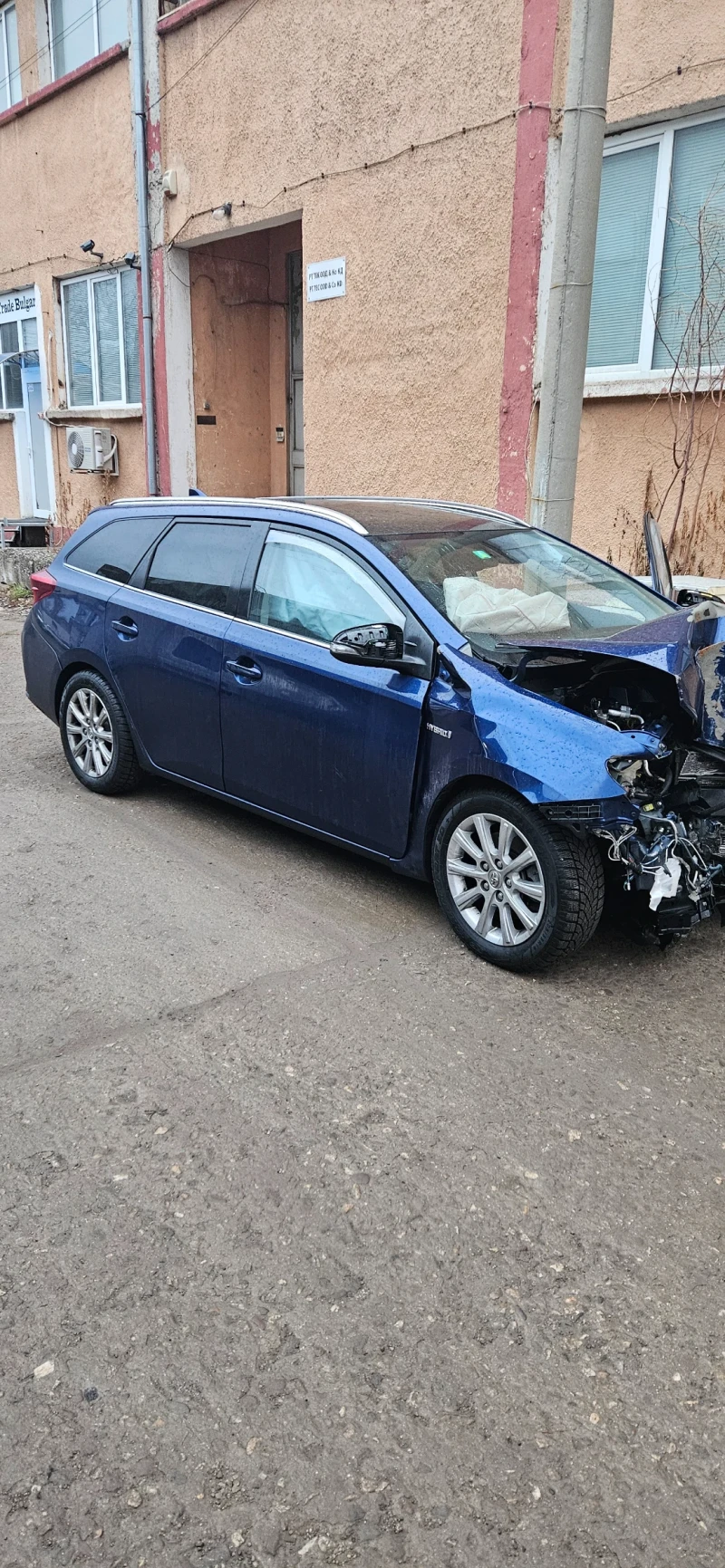 Toyota Auris 1.8, снимка 2 - Автомобили и джипове - 48820861