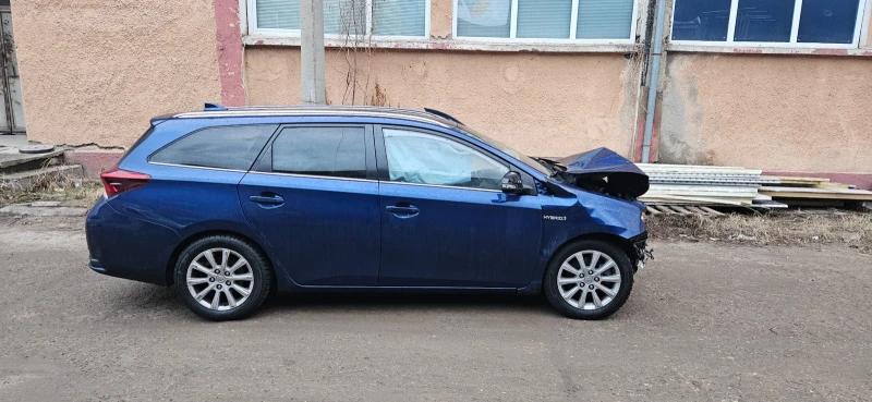 Toyota Auris 1.8, снимка 3 - Автомобили и джипове - 48820861