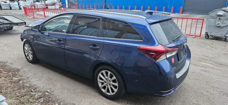 Toyota Auris 1.8, снимка 6 - Автомобили и джипове - 48820861