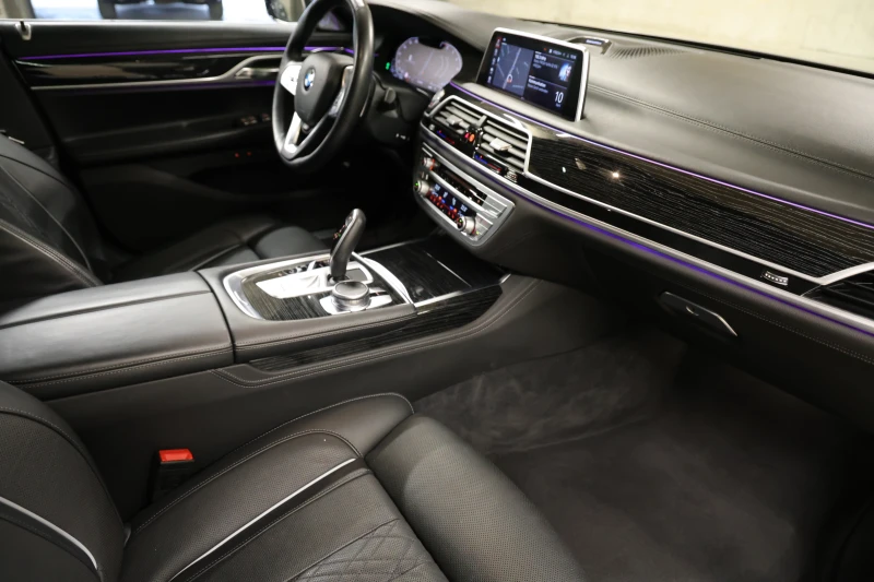 BMW 750 i Long xDrive M-Paket Individual, снимка 13 - Автомобили и джипове - 51215614