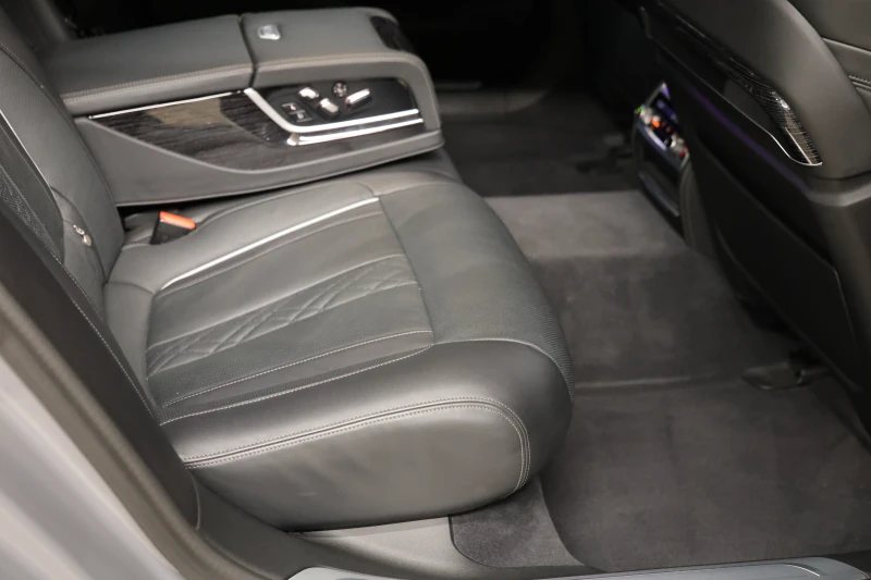 BMW 750 i Long xDrive M-Paket Individual, снимка 17 - Автомобили и джипове - 51215614