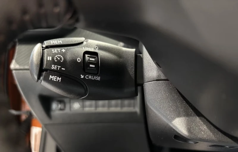 Peugeot 2008 ACTIVE/136HP/NAVI/CAM/KEYLESS/VCONTROL/LED/609fpr, снимка 10 - Автомобили и джипове - 51406953