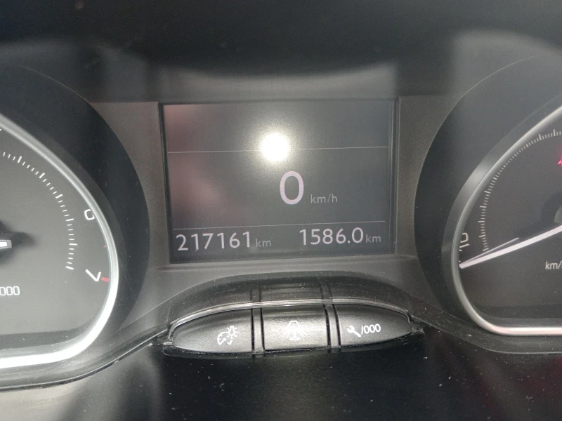 Peugeot 208 1.4i-95hp., снимка 16 - Автомобили и джипове - 51920265