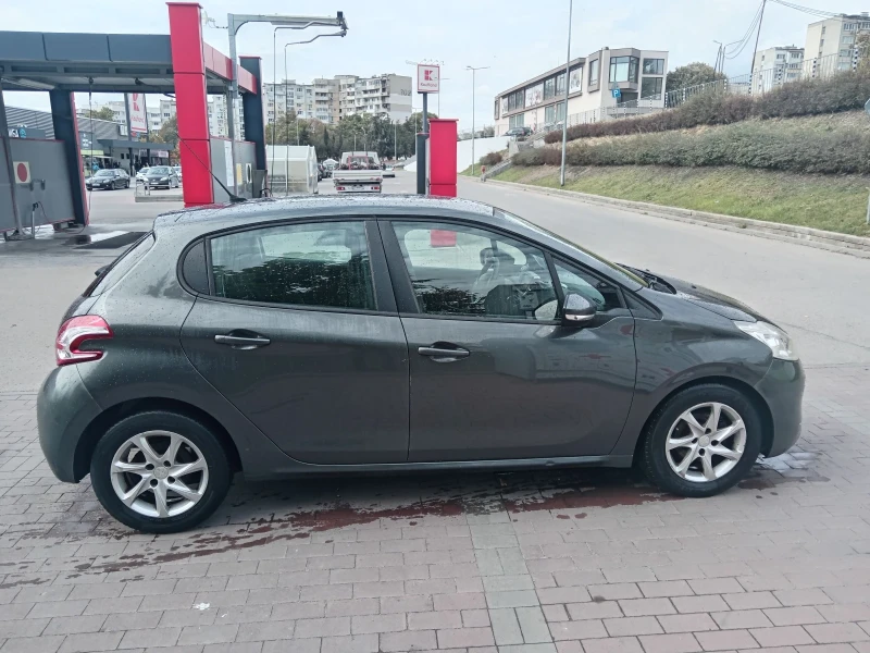 Peugeot 208 1.4i-95hp., снимка 6 - Автомобили и джипове - 51920265