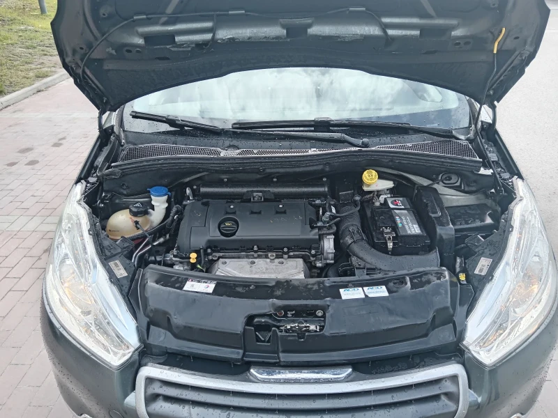 Peugeot 208 1.4i-95hp., снимка 15 - Автомобили и джипове - 51920265