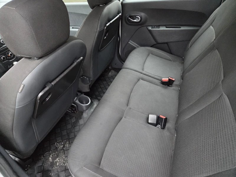 Dacia Lodgy 1.6 Фабрична газ, снимка 12 - Автомобили и джипове - 52698361